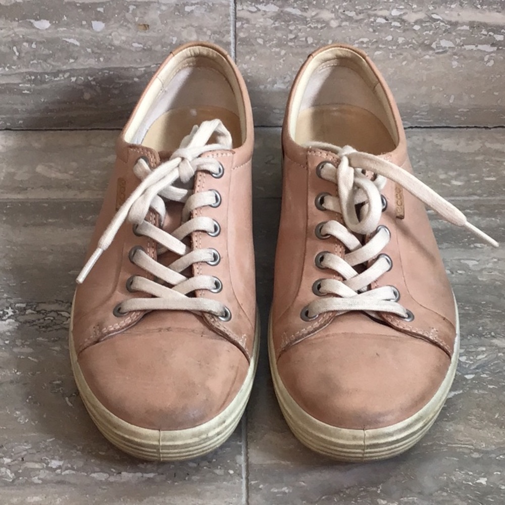 Ecco women’s soft 7 leather sneaker in dusty pink color, gently used
